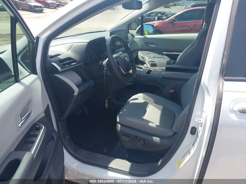 VIN 5TDYRKEC7PS164635 2023 TOYOTA SIENNA XLE