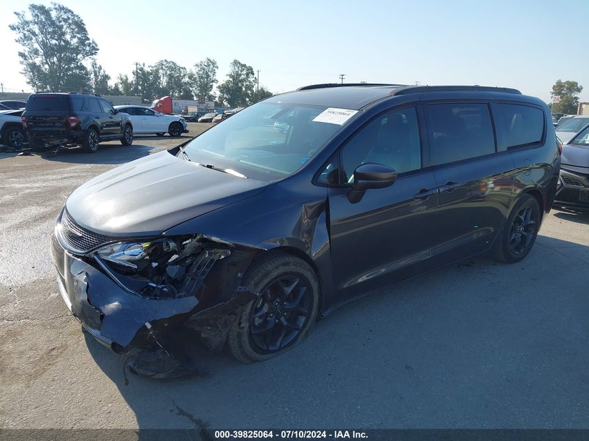 VIN 2C4RC1BG9JR293399 2018 CHRYSLER PACIFICA TOURING L