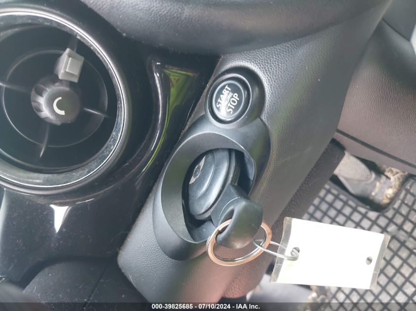 2009 Mini Cooper VIN: WMWMF33589TW77427 Lot: 39825685