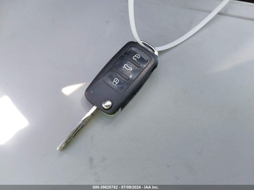 2015 Volkswagen Passat 1.8T Wolfsburg Edition VIN: 1VWAT7A37FC002118 Lot: 39825782