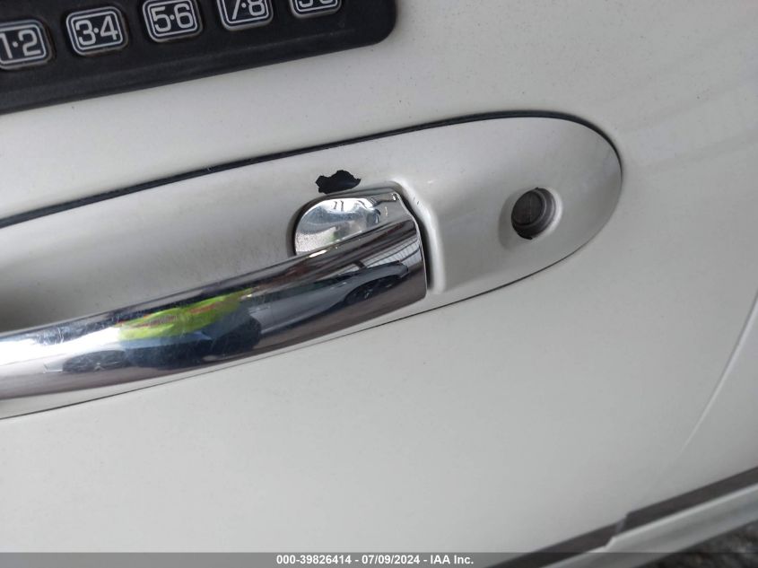 2004 Lincoln Town Car Ultimate VIN: 1LNHM83W24Y612676 Lot: 39826414