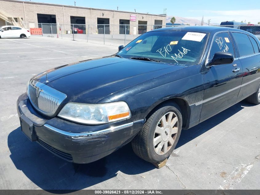 2003 Lincoln Town Car Executive L VIN: 1LNHM84W53Y690821 Lot: 39826421