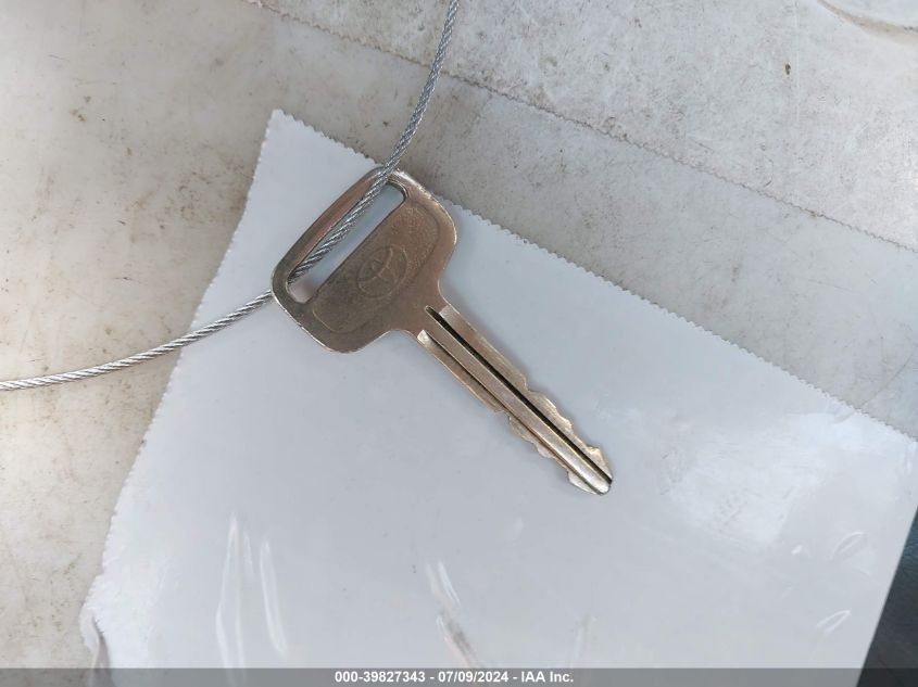 2000 Toyota Camry Le V6 VIN: JT2BF22K2Y0261359 Lot: 39827343