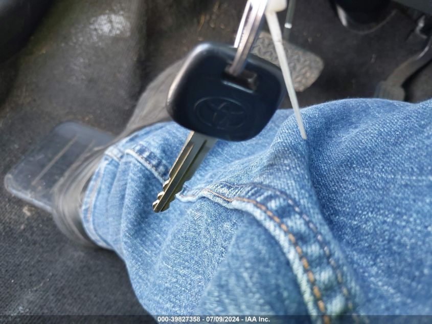 2009 Toyota Yaris VIN: JTDJT903995255319 Lot: 39827358