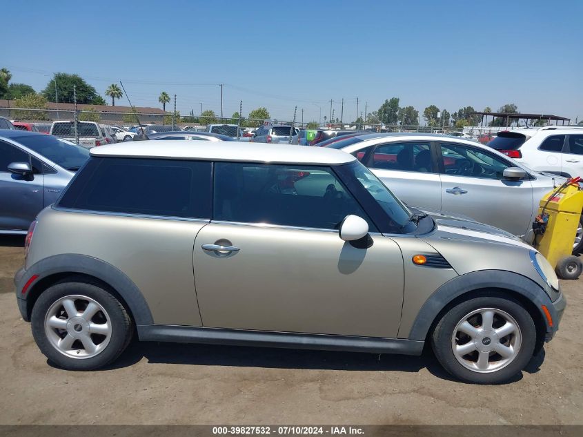 2010 Mini Cooper VIN: WMWMF3C52ATZ24834 Lot: 39827532