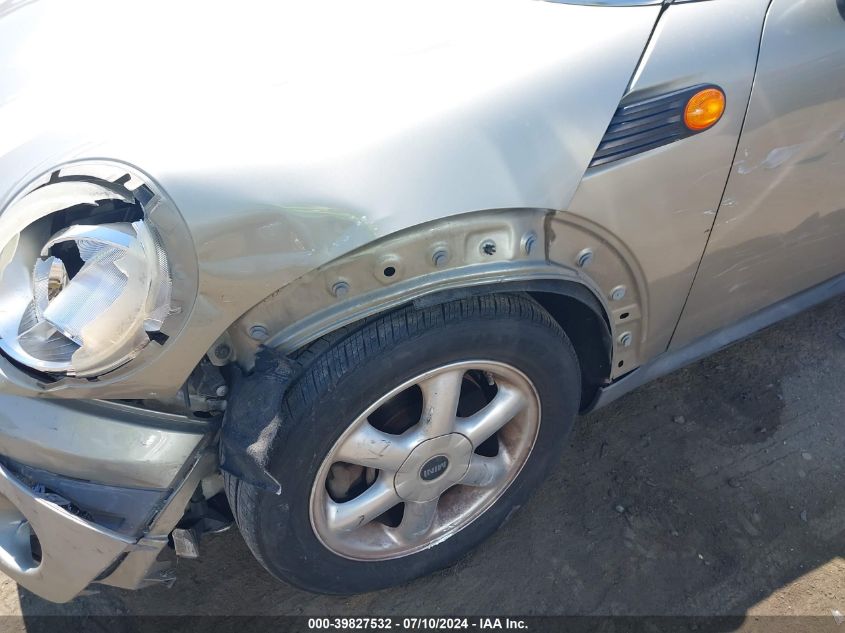 2010 Mini Cooper VIN: WMWMF3C52ATZ24834 Lot: 39827532