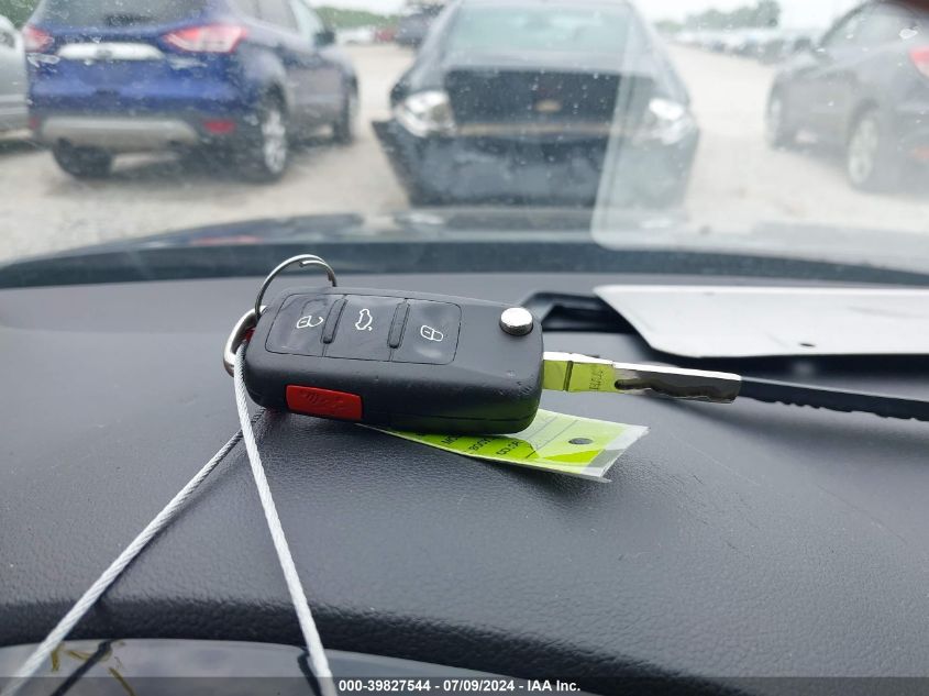 2015 Volkswagen Beetle 1.8T VIN: 3VW507AT8FM808641 Lot: 39827544