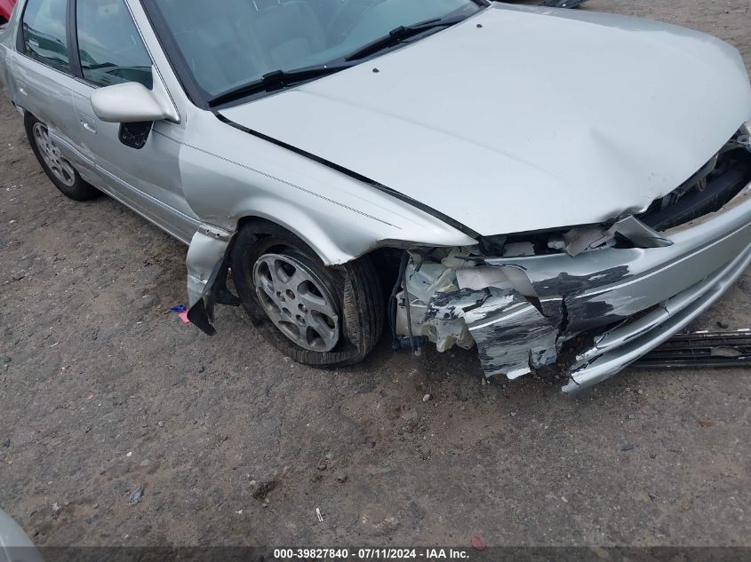 2000 Toyota Camry Xle VIN: 4T1BG28K4YU642534 Lot: 39827840