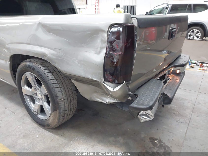 1999 Chevrolet Silverado C1500 VIN: 1GCEC14V6XZ130489 Lot: 39828019