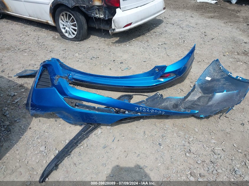 2018 TOYOTA RAV4 LE - JTMZFREV1JJ728128