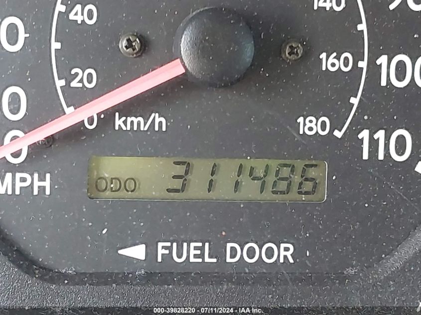 2000 Toyota Sienna Le VIN: 4T3ZF13C4YU210769 Lot: 39828220