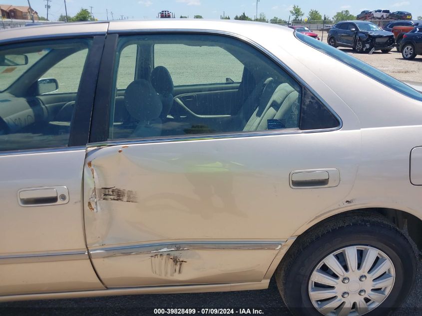 1999 Toyota Camry Le VIN: JT2BG28K2X0303905 Lot: 39828499