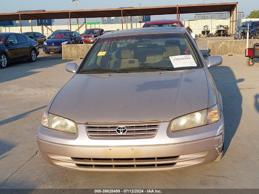 1999 Toyota Camry Le VIN: JT2BG28K2X0303905 Lot: 39828499