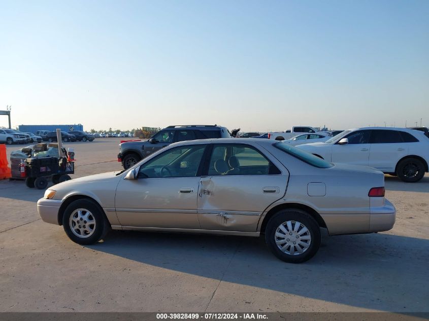 1999 Toyota Camry Le VIN: JT2BG28K2X0303905 Lot: 39828499