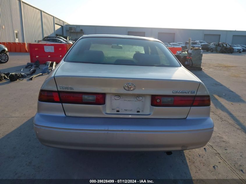 1999 Toyota Camry Le VIN: JT2BG28K2X0303905 Lot: 39828499