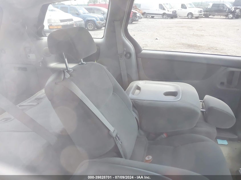 2004 Toyota Sienna Le VIN: 5TDZA23C84S089910 Lot: 39828701