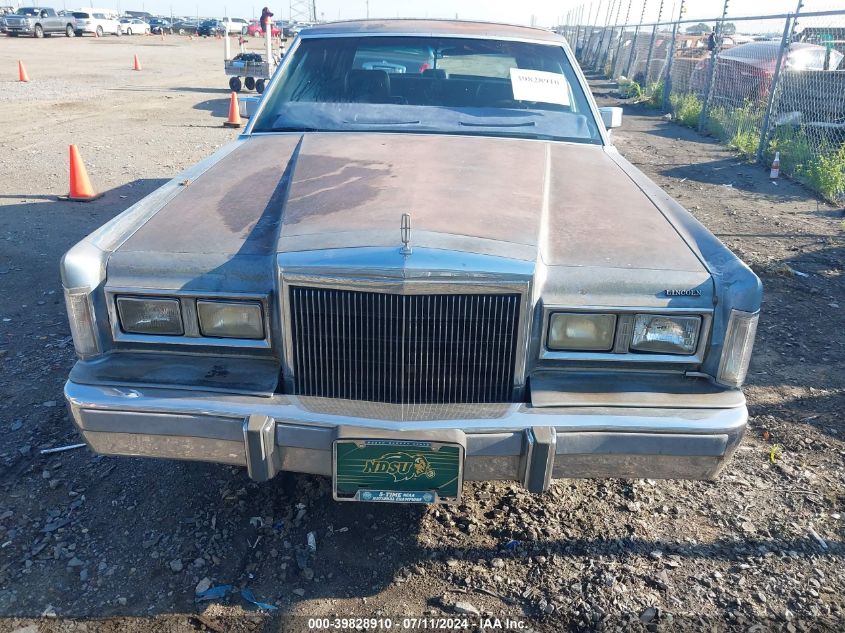 1988 Lincoln Town Car Signature VIN: 1LNBM82FXJY799555 Lot: 39828910