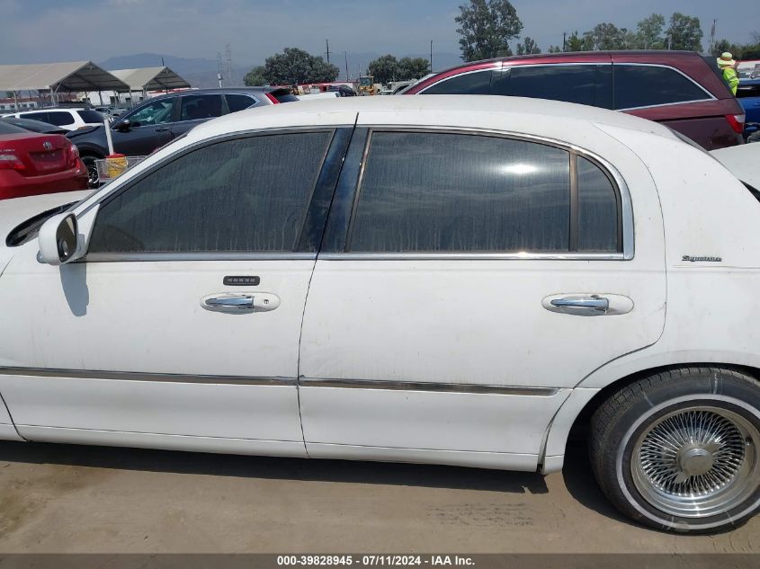 2003 Lincoln Town Car Signature VIN: 1LNHM82W03Y65855 Lot: 39828945