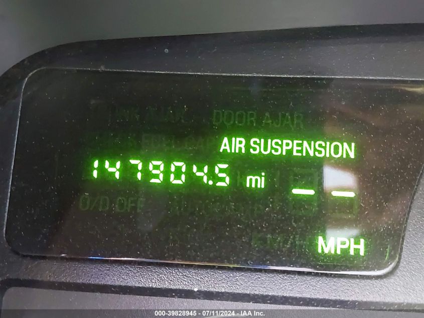 2003 Lincoln Town Car Signature VIN: 1LNHM82W03Y65855 Lot: 39828945