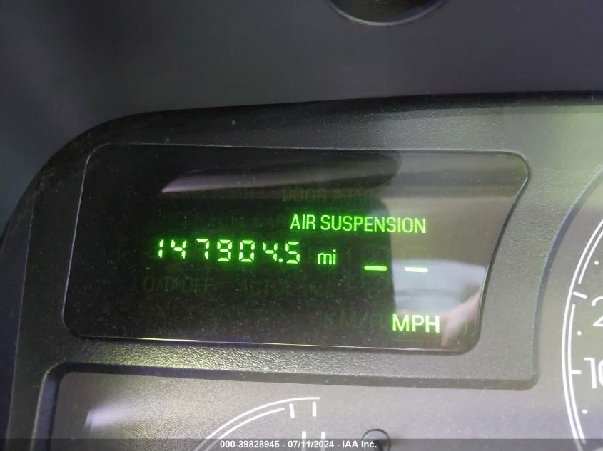 2003 Lincoln Town Car Signature VIN: 1LNHM82W03Y65855 Lot: 39828945