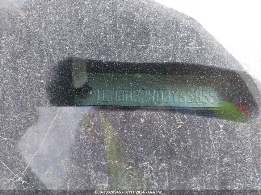 2003 Lincoln Town Car Signature VIN: 1LNHM82W03Y65855 Lot: 39828945