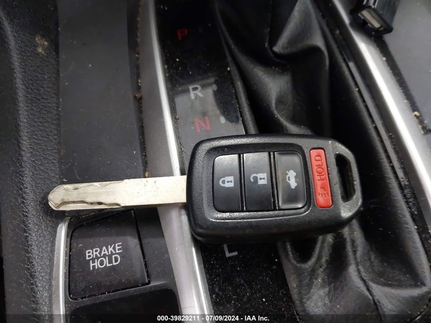 VIN 19XFC2F61KE032703 2019 HONDA CIVIC LX