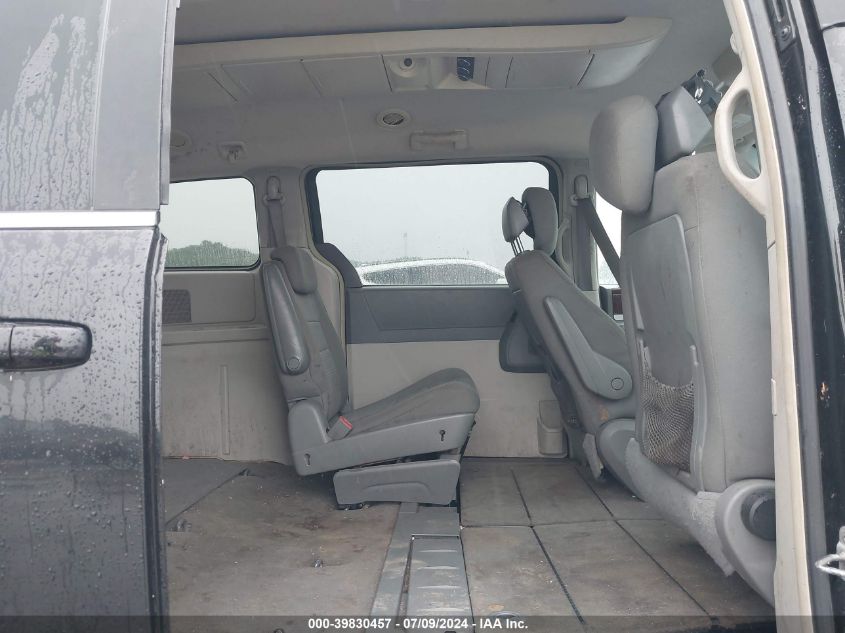 2010 Chrysler Town & Country Touring VIN: 2A4RR5D18AR440613 Lot: 39830457