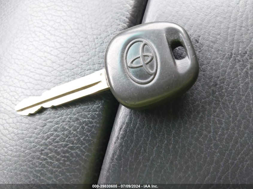 2004 Toyota 4Runner Limited V8 VIN: JTEBT17R140031236 Lot: 39830605