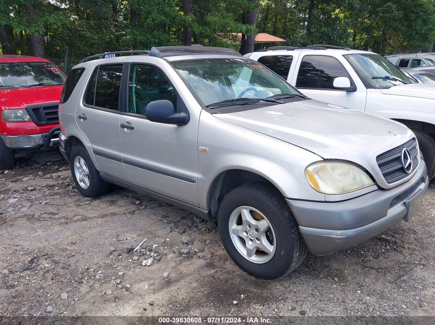 1999 Mercedes-Benz Ml 320 VIN: 4JGAB54E4XA125908 Lot: 39830608