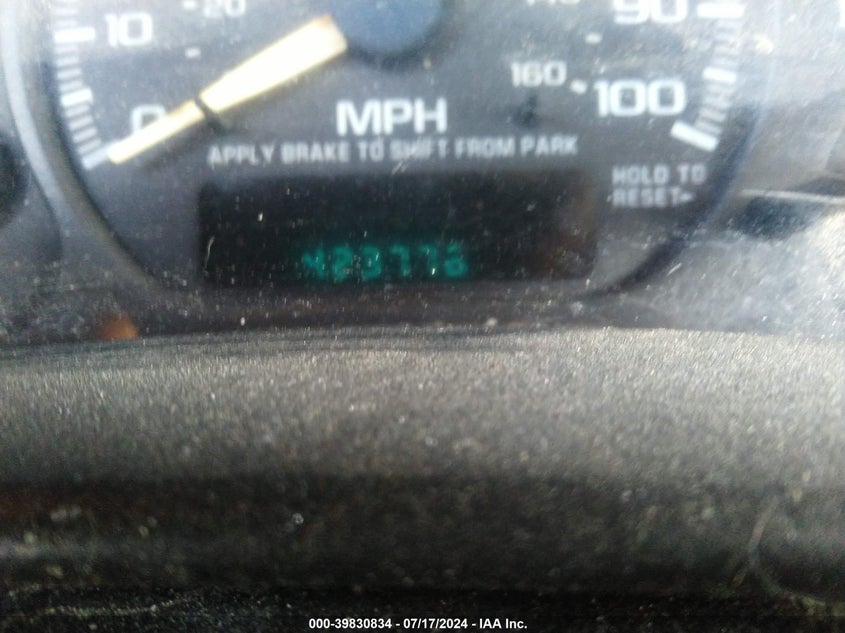 2002 Chevrolet Suburban 1500 Lt VIN: 1GNEC16Z82J191549 Lot: 39830834