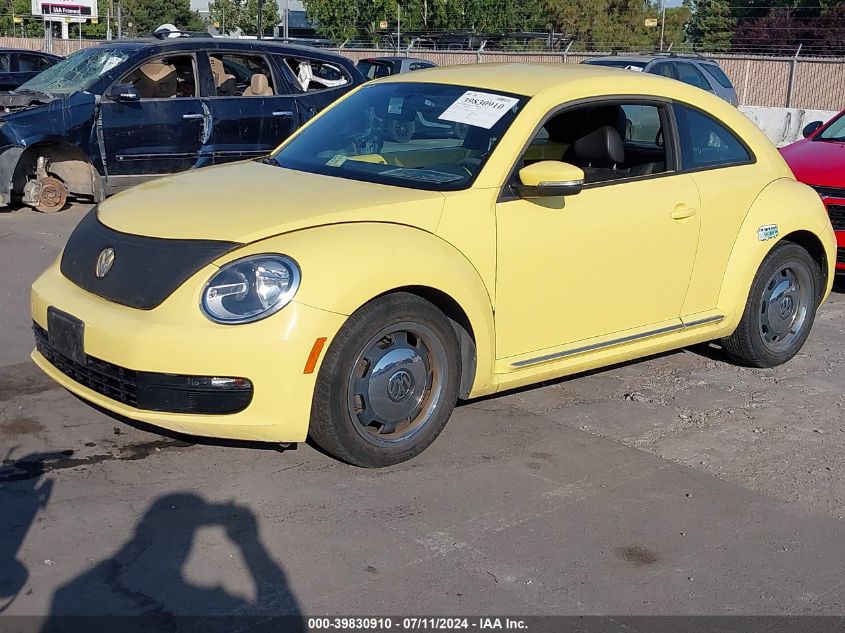 2012 Volkswagen Beetle 2.5L VIN: 3VWJP7AT2CM640341 Lot: 39830910