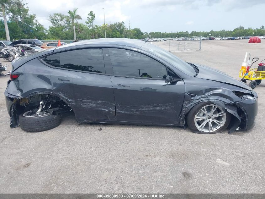 2024 Tesla Model Y Long Range Dual Motor All-Wheel Drive VIN: 7SAYGDEE3RF985146 Lot: 39830939