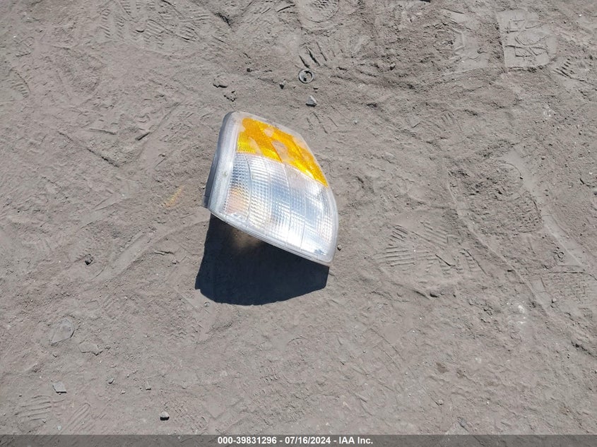 2000 Mercedes-Benz C 230 Kompressor VIN: WDBHA24G3YA830236 Lot: 39831296