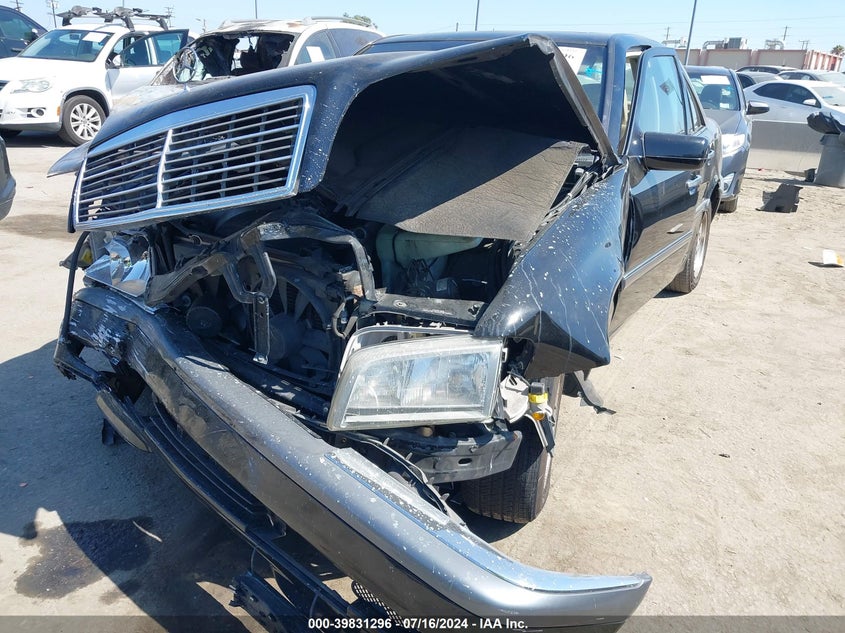 2000 Mercedes-Benz C 230 Kompressor VIN: WDBHA24G3YA830236 Lot: 39831296