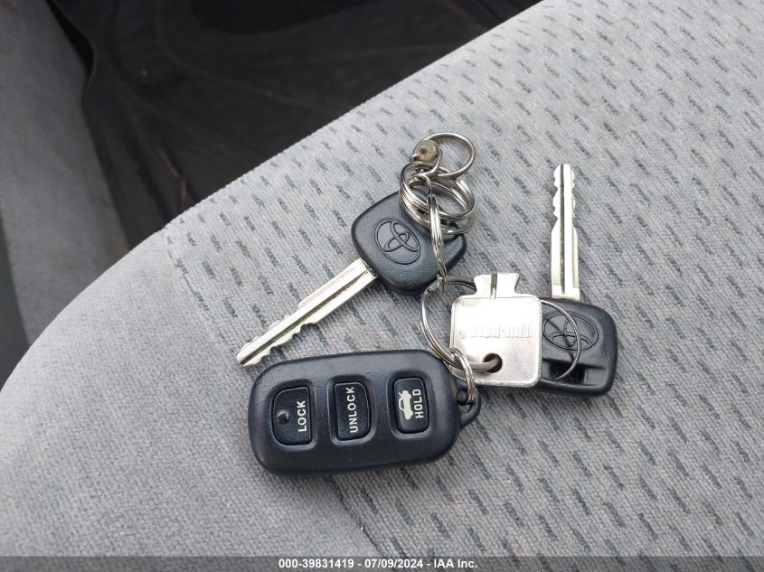 2004 Toyota Camry Le VIN: 4T1BE32K04U305602 Lot: 39831419