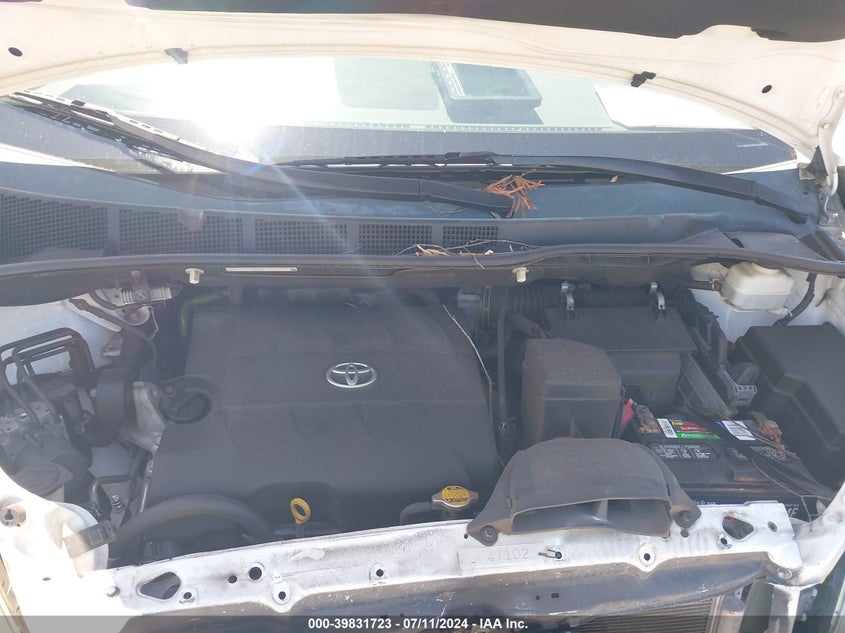 2011 Toyota Sienna Xle V6 VIN: 5TDYK3DC5BS115048 Lot: 39831723