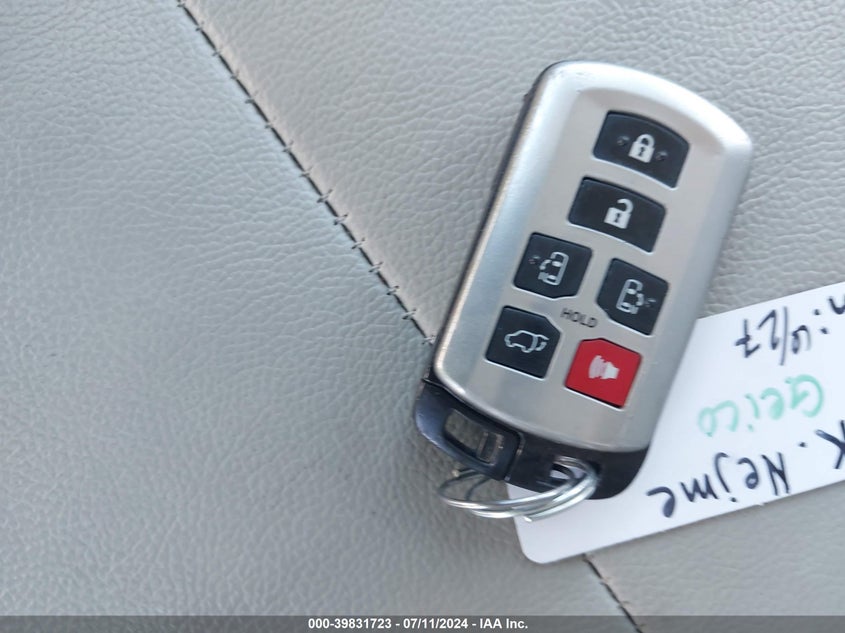 2011 Toyota Sienna Xle V6 VIN: 5TDYK3DC5BS115048 Lot: 39831723