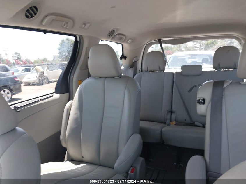 2011 Toyota Sienna Xle V6 VIN: 5TDYK3DC5BS115048 Lot: 39831723