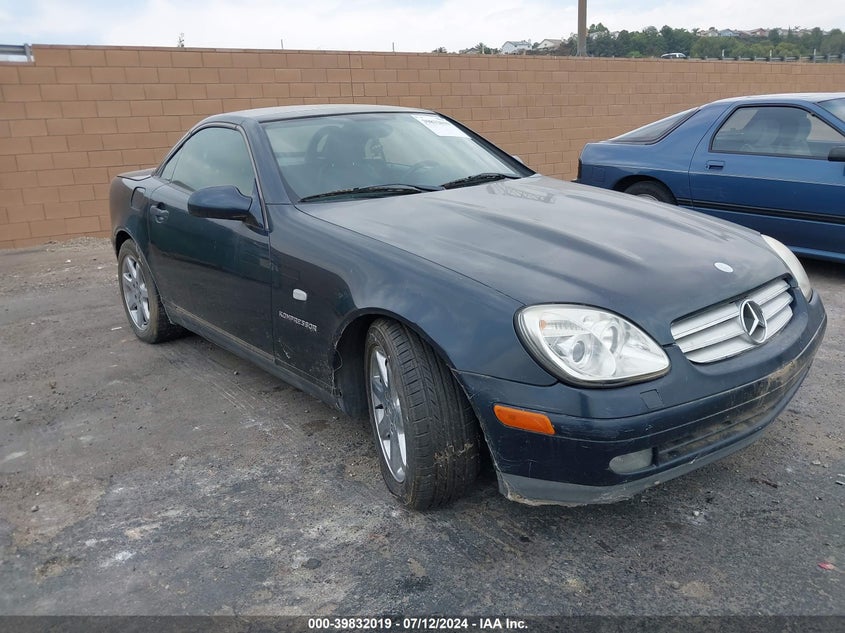 1998 Mercedes-Benz Slk 230 VIN: WDBKK47F1WF060961 Lot: 39832019