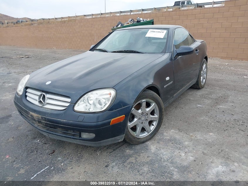 1998 Mercedes-Benz Slk 230 VIN: WDBKK47F1WF060961 Lot: 39832019