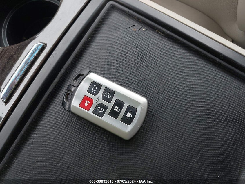 2017 Toyota Sienna Xle 8 Passenger VIN: 5TDYZ3DC6HS851596 Lot: 39832613