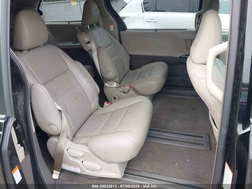 2017 Toyota Sienna Xle 8 Passenger VIN: 5TDYZ3DC6HS851596 Lot: 39832613