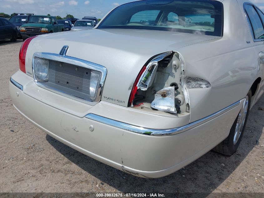 2004 Lincoln Town Car Ultimate VIN: 1LNHM83W54Y680308 Lot: 39832675