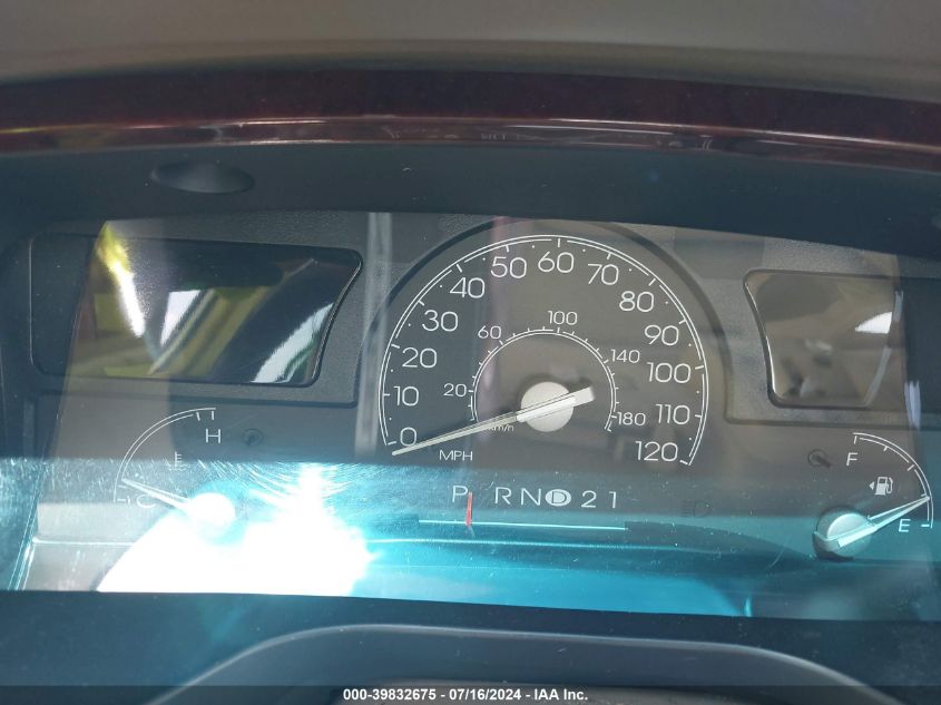 2004 Lincoln Town Car Ultimate VIN: 1LNHM83W54Y680308 Lot: 39832675