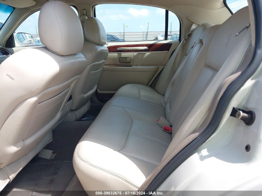 2004 Lincoln Town Car Ultimate VIN: 1LNHM83W54Y680308 Lot: 39832675