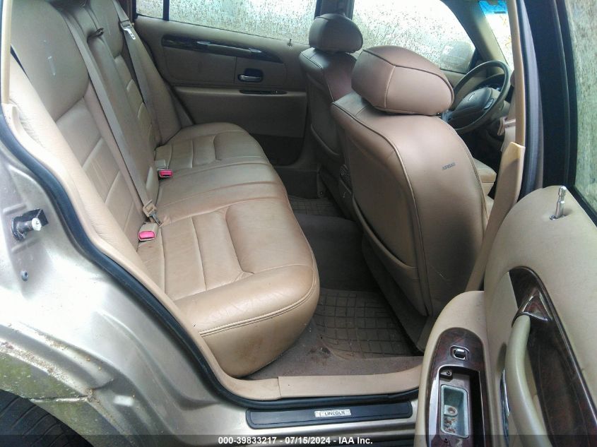 2000 Lincoln Town Car Executive VIN: 1LNHM81W1YY869627 Lot: 39833217