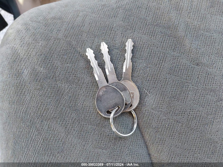 2001 Chrysler Town & Country Lxi VIN: 2C8GP54L91R125368 Lot: 39833389