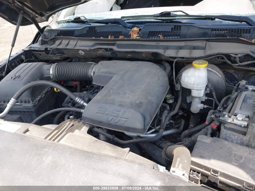 2019 Ram 1500 Classic Express Quad Cab 4X4 6'4 Box VIN: 1C6RR7FG6KS522818 Lot: 39833909