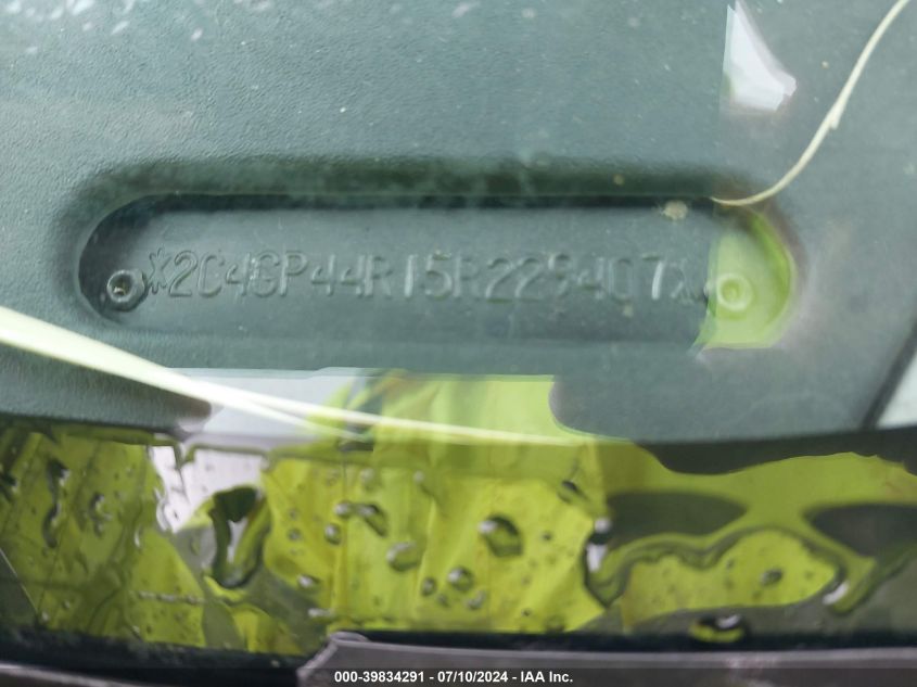 2005 Chrysler Town & Country Lx VIN: 2C4GP44R15R229407 Lot: 39834291