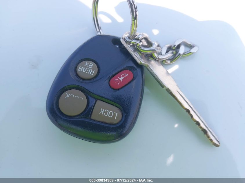 2000 Chevrolet Blazer Ls VIN: 1GNCT18W0YK198508 Lot: 39834909